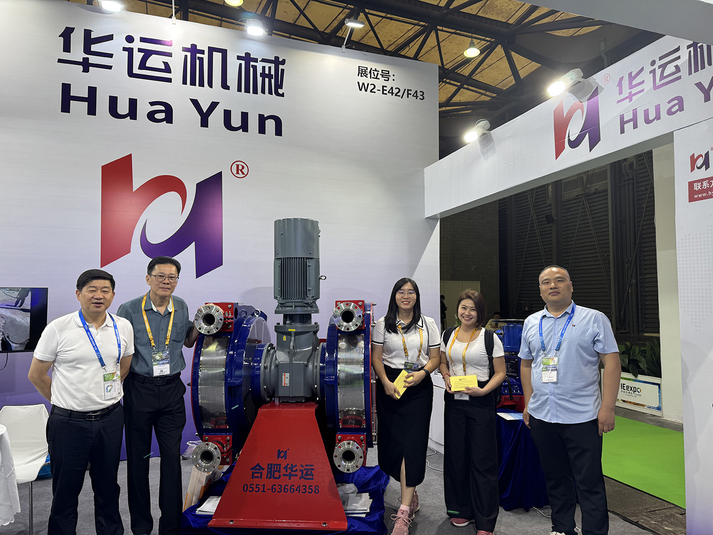 華運機械在上海環(huán)博會期間與多國客戶開展商務(wù)貿(mào)易洽談